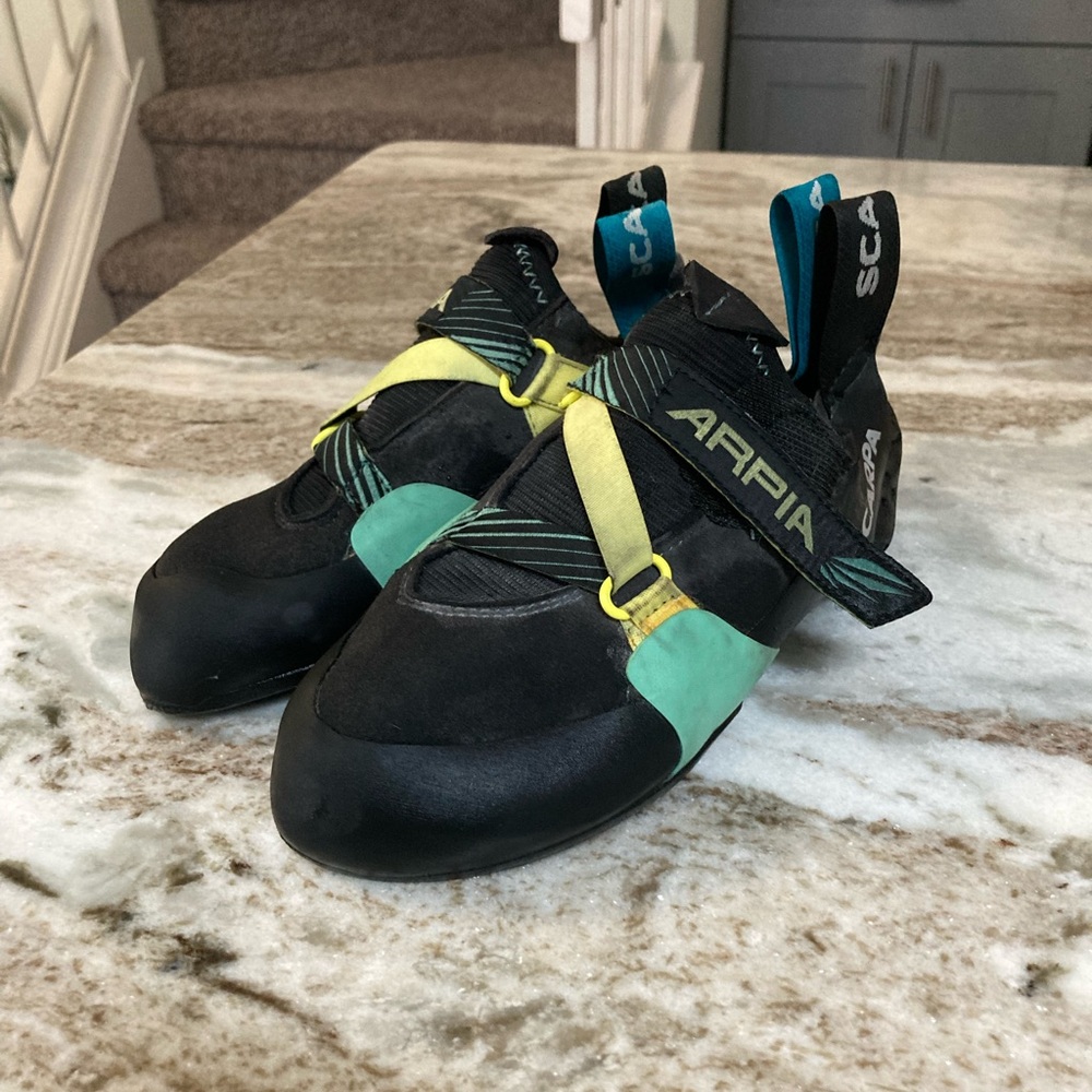 Scarpa Arpia woman’s rock climbing shoe US size 5/ EU 36.5